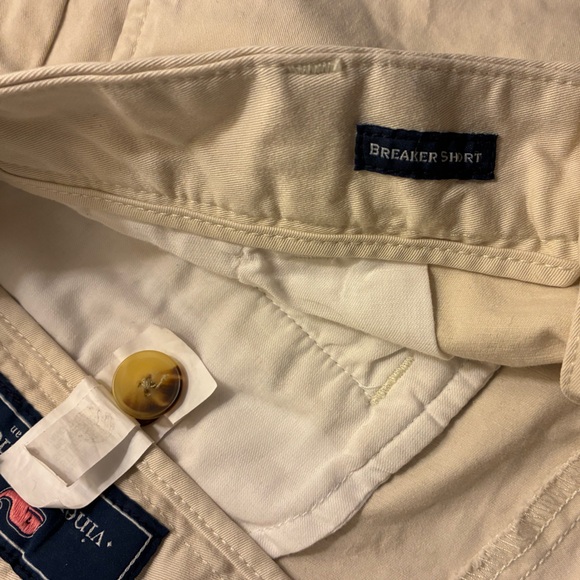 Vineyard Vines Men’s Breaker Shorts- khaki shorts size waist 33, 9” length - Picture 3 of 10